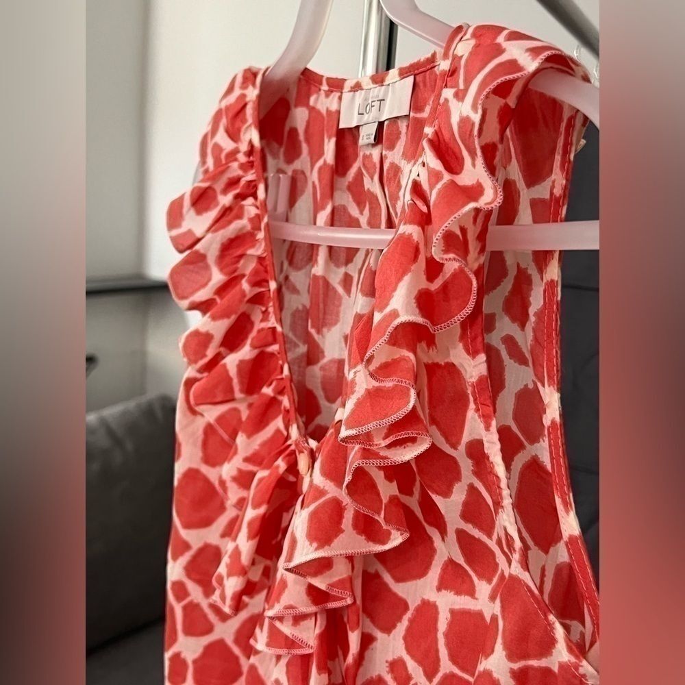 LOFT Ruffle Neck Animal Print Top Size S - Picture 4 of 4